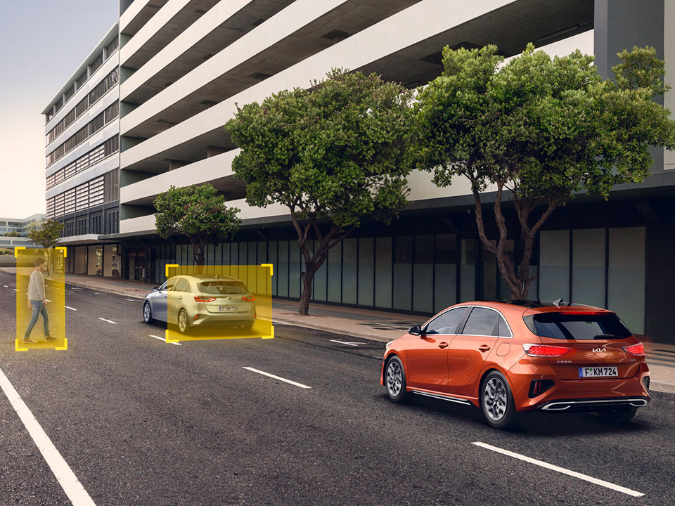 Sistem de asistare la evitarea coliziunii frontale (FCA - FORWARD COLLISION-AVOIDANCE ASSIST)